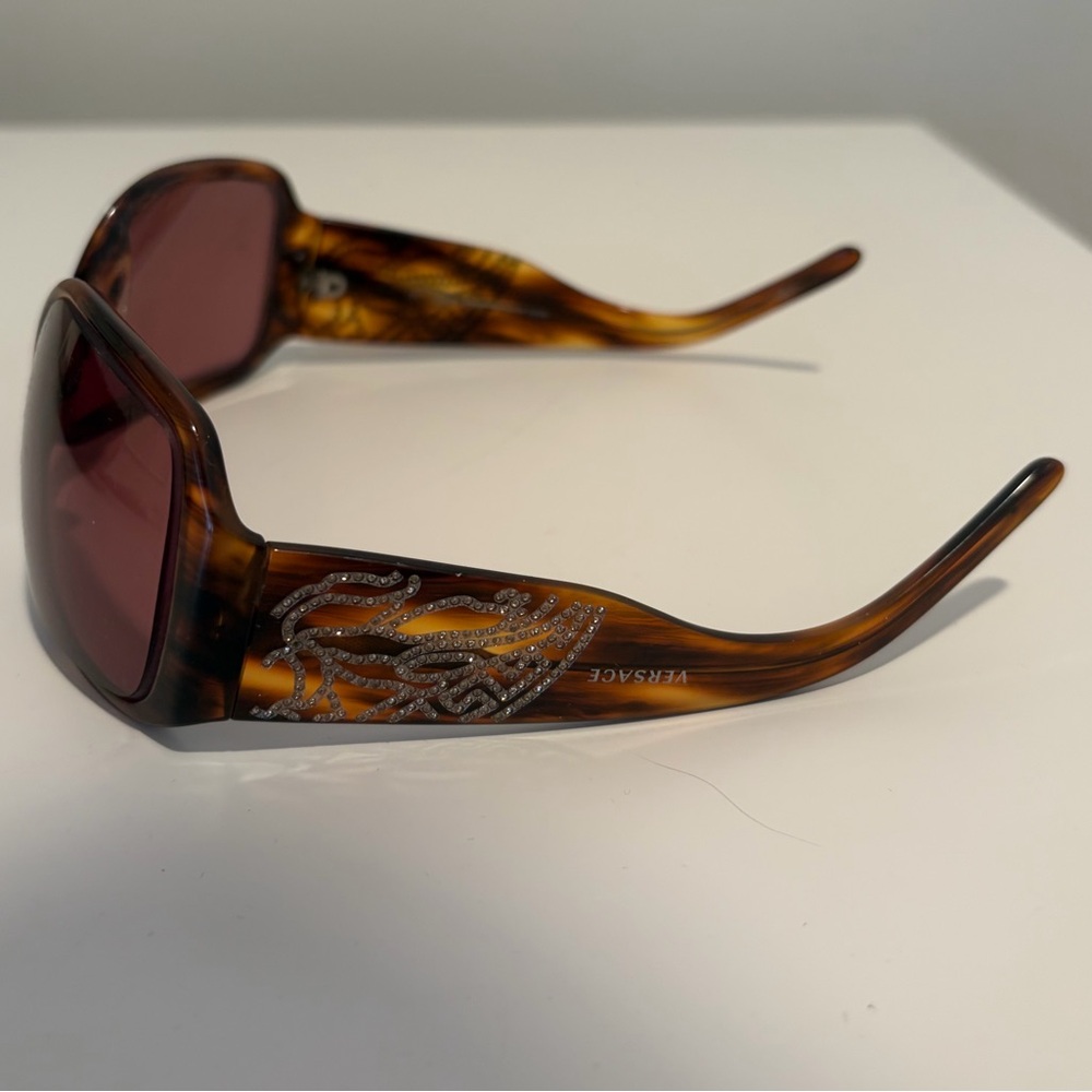Versace Tortoise Shell Pattern Sunglasses - image 6
